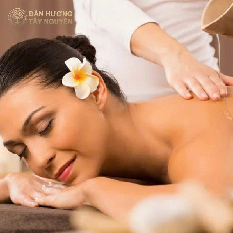 dầu hạt Đàn Hương trắng vừa cấp ẩm, vừa mang đến hiệu quả trẻ hóa toàn diện, được xem là lựa chọn bền vững cho làn da khỏe mạnh.